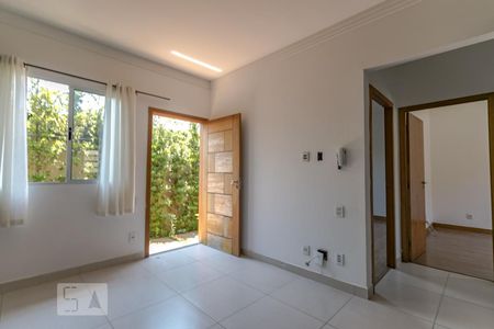 Sala de casa de condomínio para alugar com 2 quartos, 50m² em Vila Paulista, Mogi das Cruzes