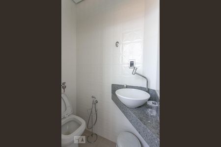 Banheiro de apartamento para alugar com 1 quarto, 69m² em Santa Tereza, Belo Horizonte