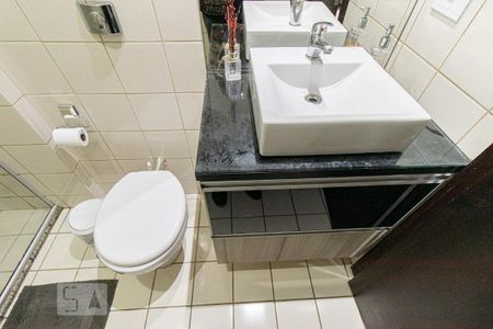 Banheiro Social de apartamento à venda com 1 quarto, 45m² em Centro, Curitiba