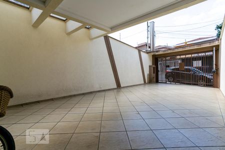 Casa à venda com 204m², 4 quartos e 4 vagas Casa à venda com 204m², 4 quartos e 4 vagasGaragem