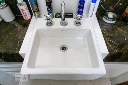 Casa à venda com 204m², 4 quartos e 4 vagas Casa à venda com 204m², 4 quartos e 4 vagasBanheiro da suíte 1