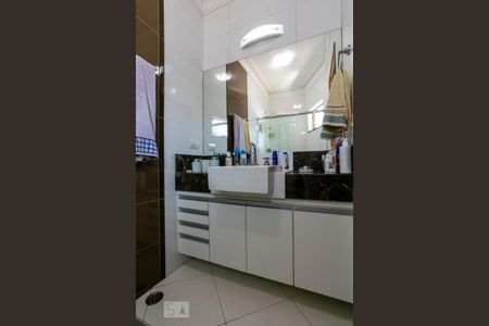 Casa à venda com 204m², 4 quartos e 4 vagas Casa à venda com 204m², 4 quartos e 4 vagasBanheiro da suíte 1