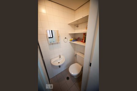 Apartamento para alugar com 123m², 3 quartos e 3 vagas Apartamento para alugar com 123m², 3 quartos e 3 vagasDependencia empregados