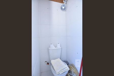 Casa de condomínio à venda com 160m², 4 quartos e 1 vagaLavabo