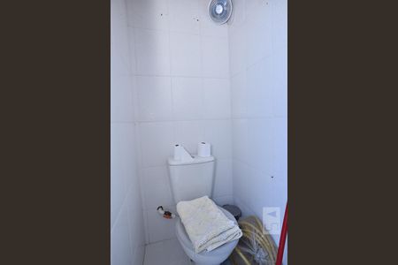 Casa de condomínio à venda com 160m², 4 quartos e 1 vagaLavabo