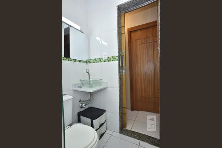 Casa de condomínio à venda com 160m², 4 quartos e 1 vagaBanheiro Social