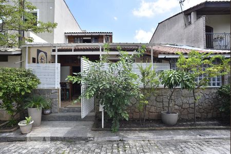 Casa de condomínio à venda com 160m², 4 quartos e 1 vagaFachada