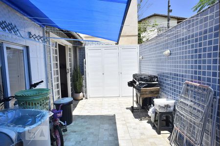 Casa de condomínio à venda com 160m², 4 quartos e 1 vagaÁrea de Serviço