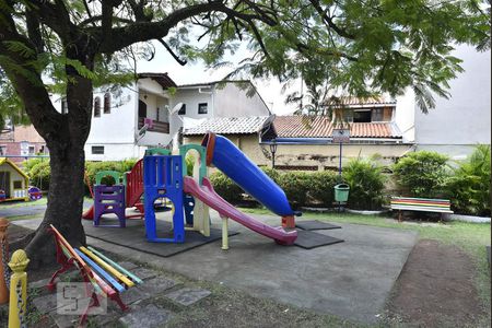 Casa de condomínio à venda com 160m², 4 quartos e 1 vagaÁrea Comum - Playground