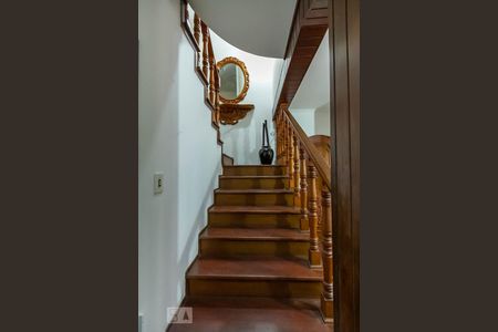 Escada de casa para alugar com 2 quartos, 260m² em Centro, São Bernardo do Campo