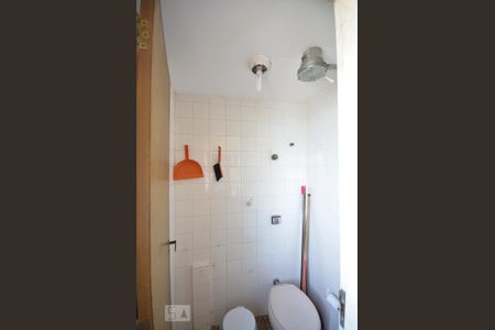 Apartamento à venda com 72m², 2 quartos e 1 vaga Apartamento à venda com 72m², 2 quartos e 1 vagaBanheiro de Serviço