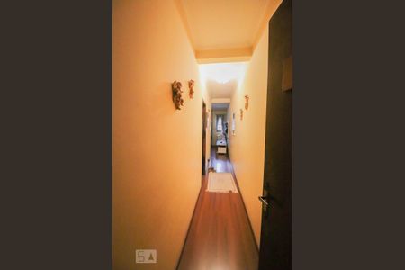 Casa à venda com 210m², 5 quartos e 2 vagas Casa à venda com 210m², 5 quartos e 2 vagasCorredor