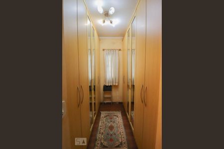 Casa à venda com 210m², 5 quartos e 2 vagas Casa à venda com 210m², 5 quartos e 2 vagasCloset