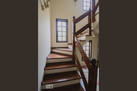 Escada de casa à venda com 5 quartos, 210m² em Jardim Bom Clima, Guarulhos