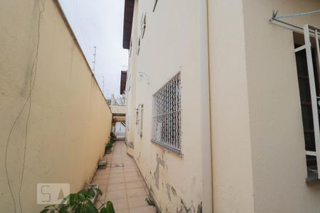 Casa à venda com 210m², 5 quartos e 2 vagas Casa à venda com 210m², 5 quartos e 2 vagasCorredor