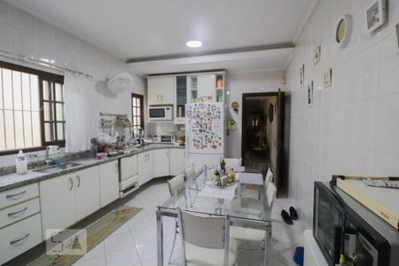 Casa à venda com 210m², 5 quartos e 2 vagas Casa à venda com 210m², 5 quartos e 2 vagasCozinha