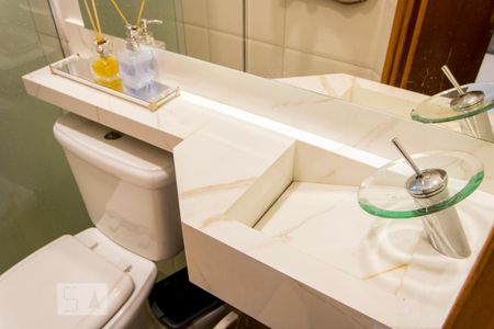 Apartamento para alugar com 70m², 2 quartos e 1 vaga Apartamento para alugar com 70m², 2 quartos e 1 vagaBanheiro social
