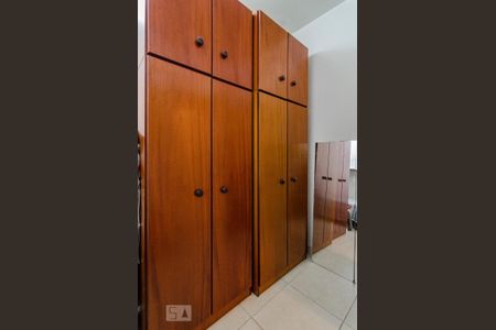 Apartamento à venda com 201m², 3 quartos e 2 vagas Apartamento à venda com 201m², 3 quartos e 2 vagasQuarto de serviço