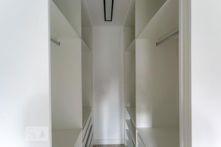 Apartamento à venda com 45m², 1 quarto e 2 vagasCloset do Quarto
