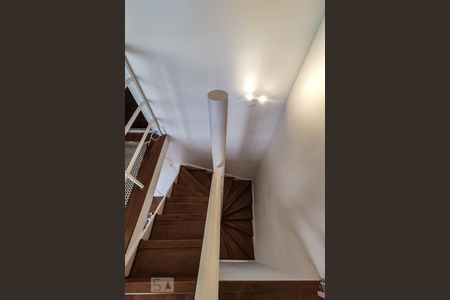 Apartamento para alugar com 50m², 1 quarto e 1 vaga Apartamento para alugar com 50m², 1 quarto e 1 vagaEscada