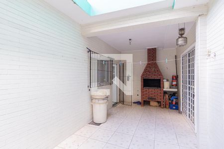 Casa à venda com 220m², 3 quartos e 4 vagasQuintal