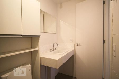 Studio para alugar com 34m², 1 quarto e 1 vaga Studio para alugar com 34m², 1 quarto e 1 vagaBanheiro