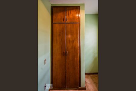 Casa à venda com 240m², 4 quartos e 8 vagasQuarto de Serviço