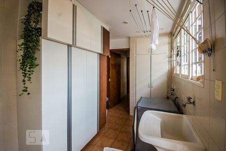 Casa à venda com 240m², 4 quartos e 8 vagasÁrea de Serviço