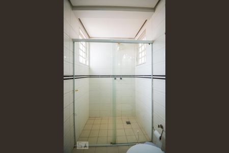 Casa à venda com 240m², 4 quartos e 8 vagasBanheiro