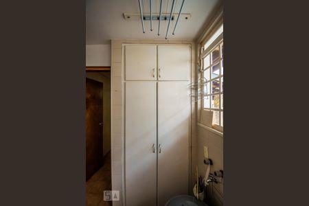 Casa à venda com 240m², 4 quartos e 8 vagasÁrea de Serviço