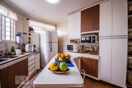 Casa à venda com 240m², 4 quartos e 8 vagasCozinha