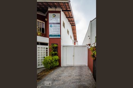 Casa à venda com 240m², 4 quartos e 8 vagasFachada