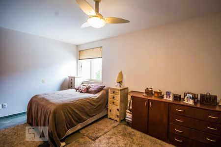 Casa à venda com 240m², 4 quartos e 8 vagasSuíte