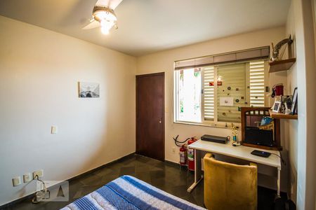 Casa à venda com 240m², 4 quartos e 8 vagasQuarto 2