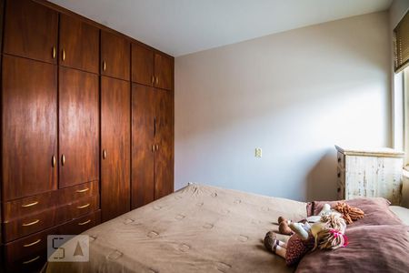 Casa à venda com 240m², 4 quartos e 8 vagasSuíte