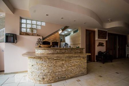 Casa à venda com 240m², 4 quartos e 8 vagasÁrea comum - Salão de festas