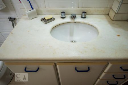 Casa à venda com 240m², 4 quartos e 8 vagasBanheiro