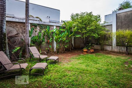 Casa à venda com 240m², 4 quartos e 8 vagasQuintal