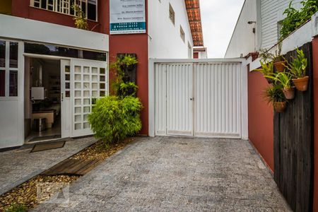 Casa à venda com 240m², 4 quartos e 8 vagasFachada