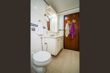 Casa à venda com 240m², 4 quartos e 8 vagasBanheiro