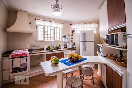 Casa à venda com 240m², 4 quartos e 8 vagasCozinha