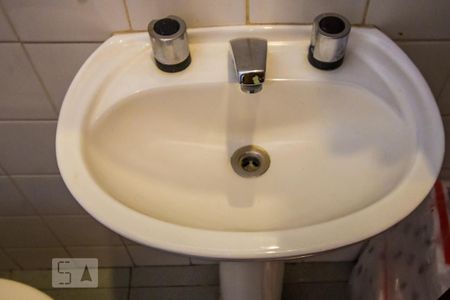 Casa à venda com 240m², 4 quartos e 8 vagasBanheiro de Serviço