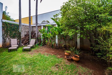 Casa à venda com 240m², 4 quartos e 8 vagasQuintal