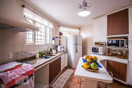 Casa à venda com 240m², 4 quartos e 8 vagasCozinha