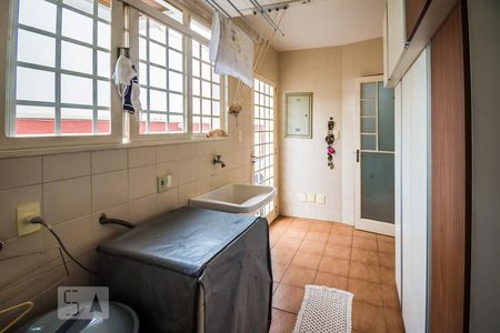 Casa à venda com 240m², 4 quartos e 8 vagasÁrea de Serviço