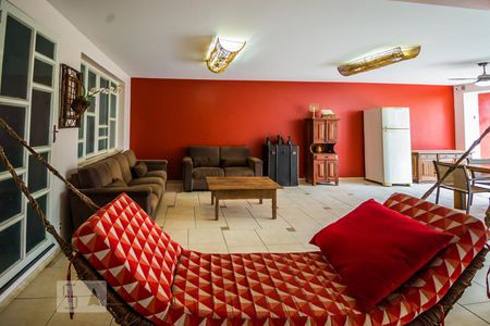 Casa à venda com 240m², 4 quartos e 8 vagasÁrea comum - Salão de festas