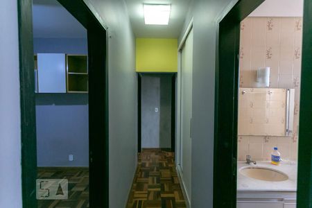 Corredor de apartamento para alugar com 3 quartos, 105m² em Santa Tereza, Belo Horizonte