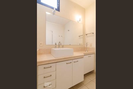 Apartamento à venda com 159m², 2 quartos e 1 vagaBanheiro da suíte