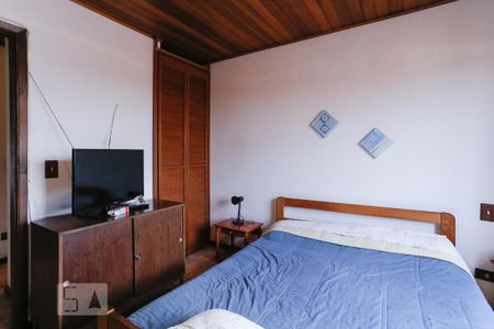 Casa à venda com 731m², 4 quartos e 7 vagasQuarto 2 Edícula