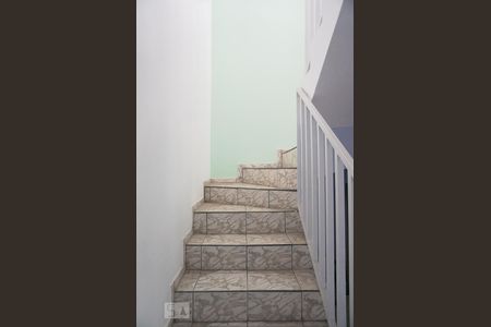 Escadas de casa para alugar com 3 quartos, 280m² em Jaraguá, São Paulo